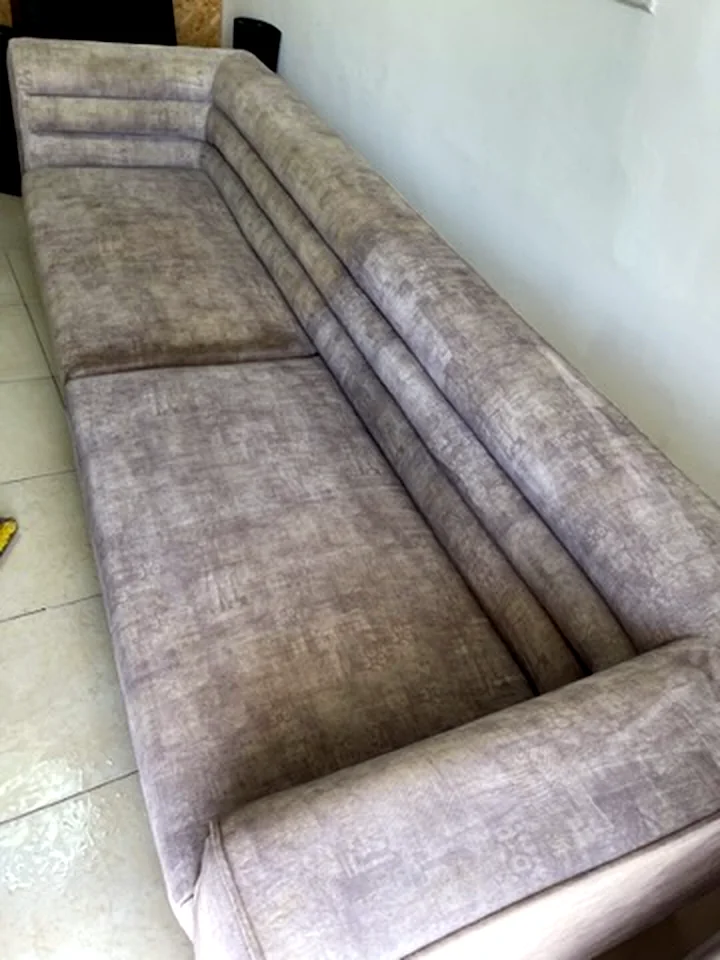 אותה ספה אחרי ניקוי - גוון אחיד